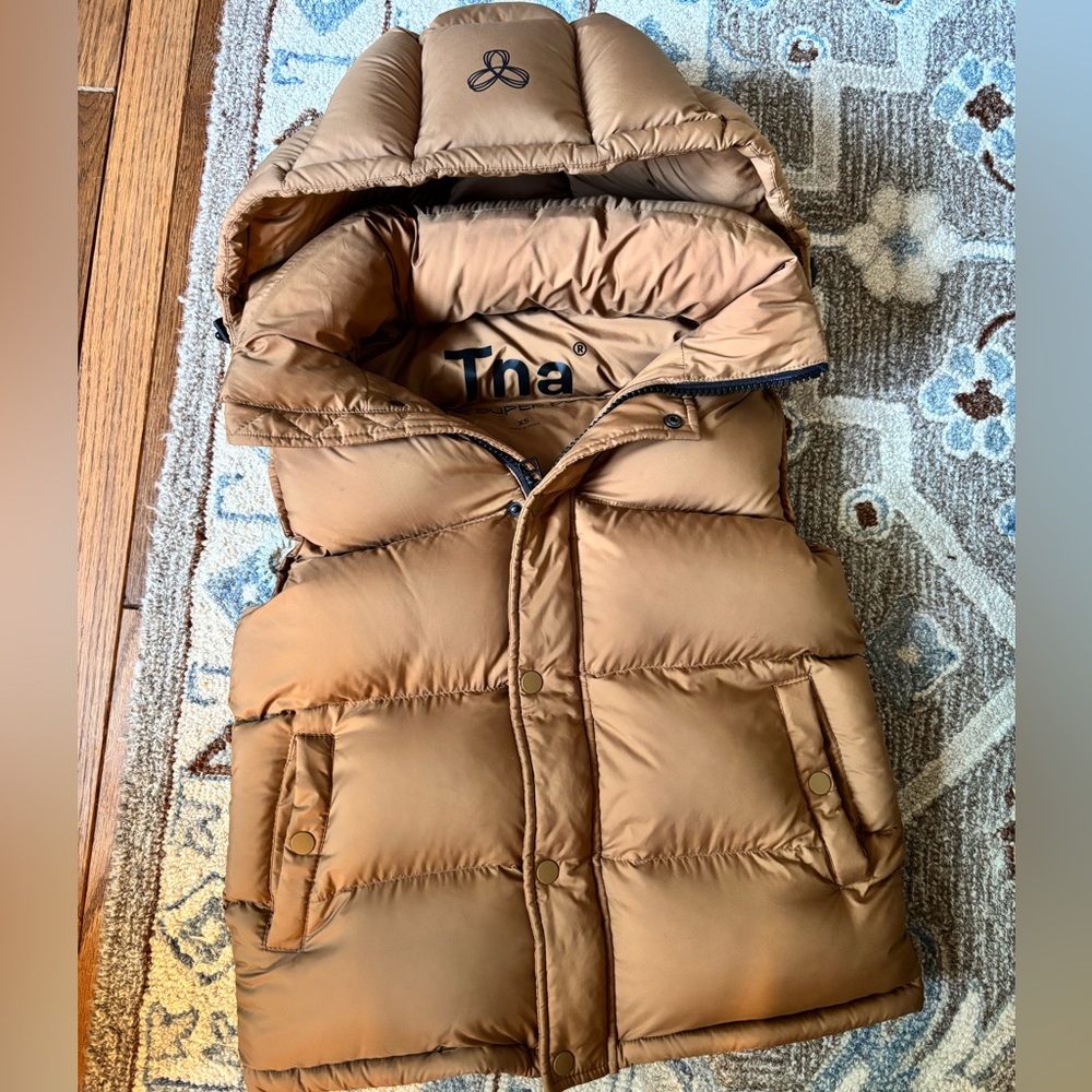 Aritzia puffer vest
